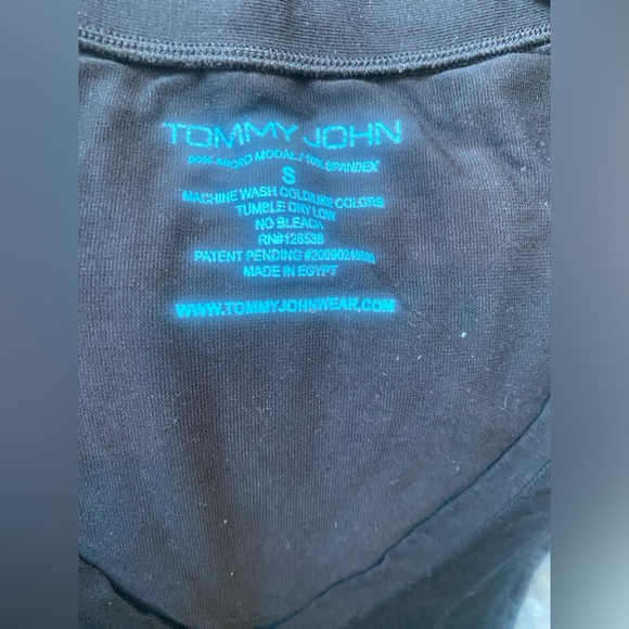 Lots of 3 Tommy John Second Skin Black Sz S Deep V-Neck Shirt. New without tags - Picture 2 of 4